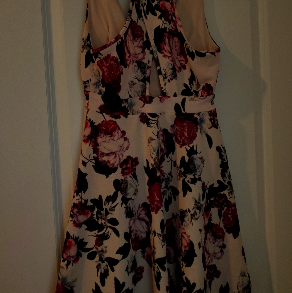 Dress - Picture 3 of 3